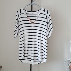 Grey/white mid sleeve shirt